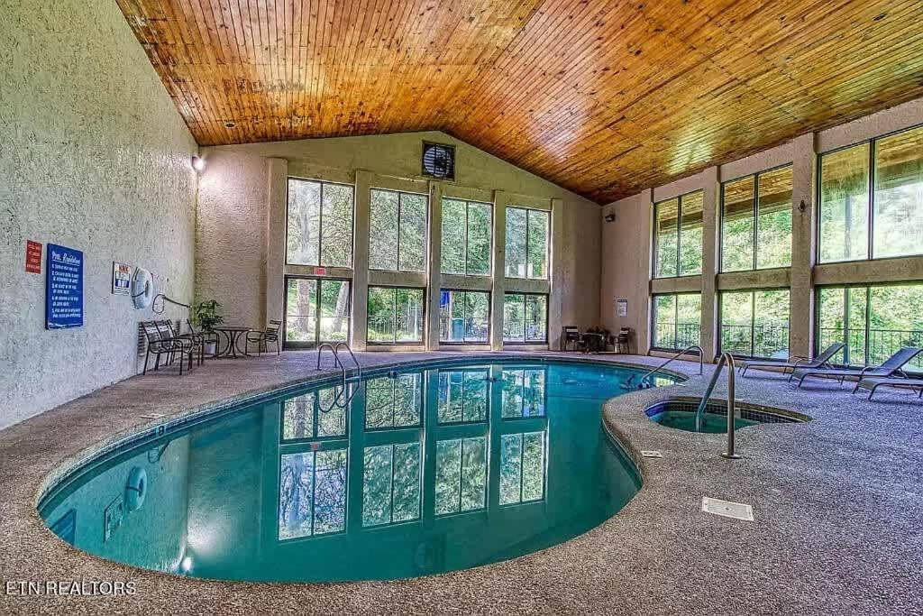 Pinecrest Townhomes-1King-2Queen Unit-Renovated Pigeon Forge Exterior photo